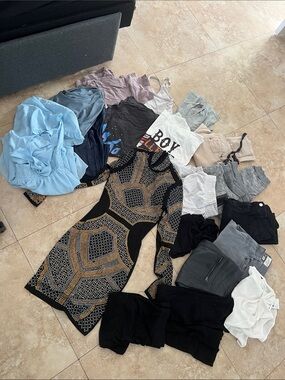 Women’s 19 piece clothing bundle